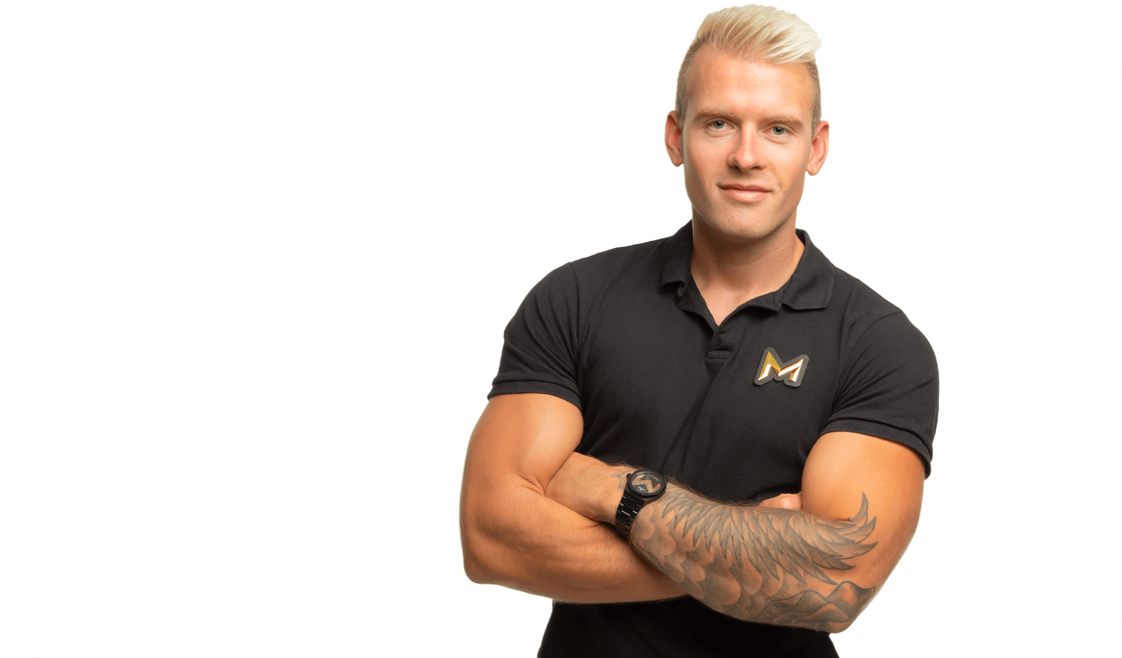 Marco Perner im Porträt, frontal mit verschränkten Händen, PERNER VENTURES Logo und Dubai-Uhr, Unternehmer in Dubai.